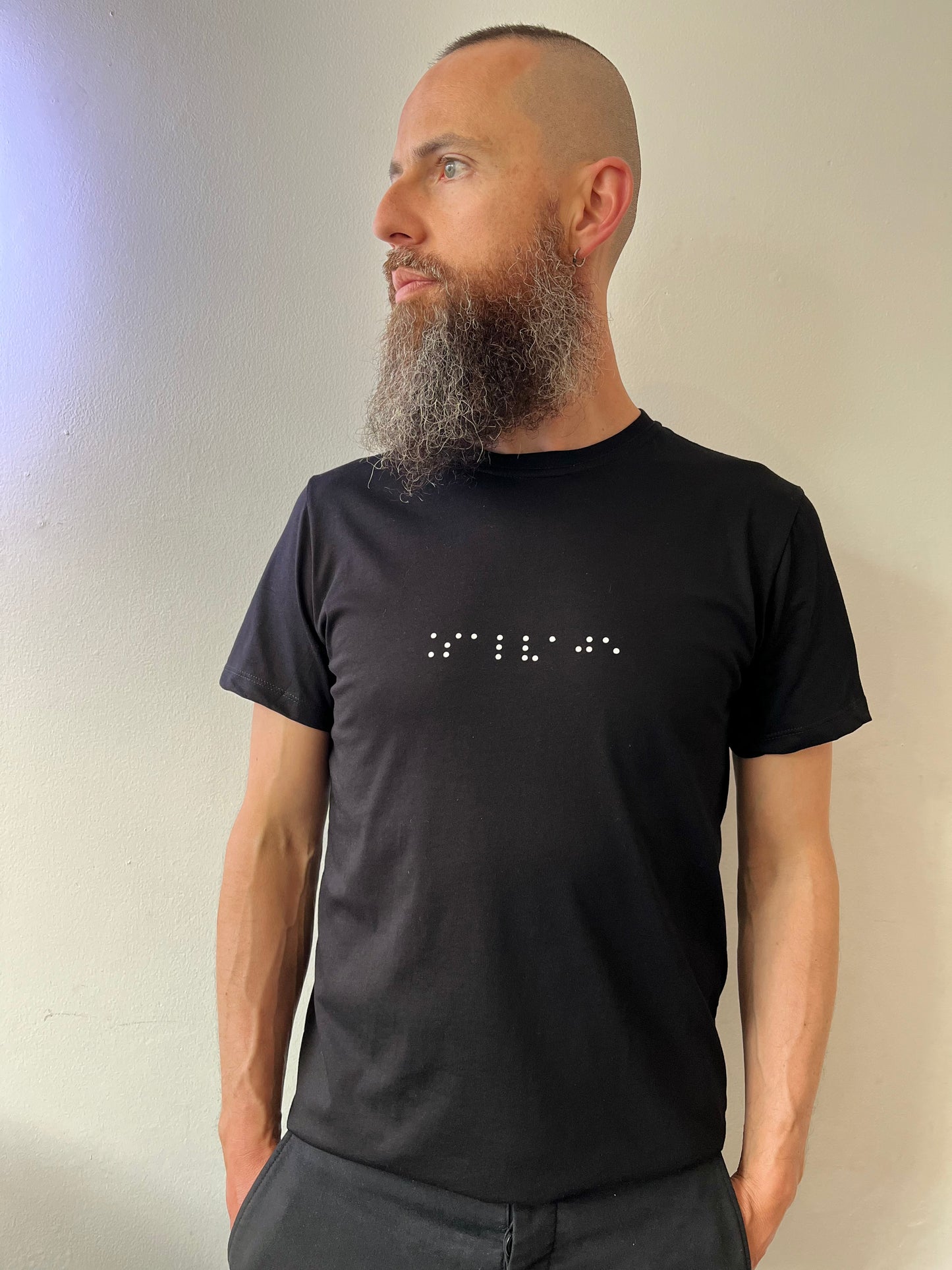 Camiseta Negra Hombre- Braille  'SALVAJE'